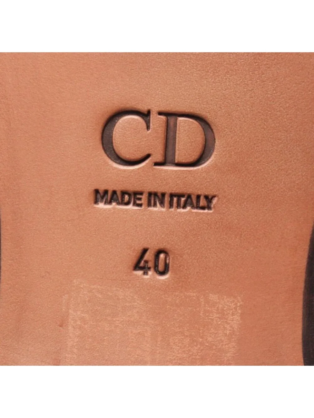 Christian Dior slight signs